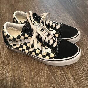 Worn only a couple of times!! Basically new.